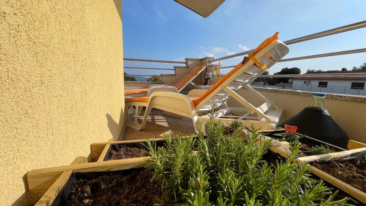 Apartments San Sukošan Екстериор снимка