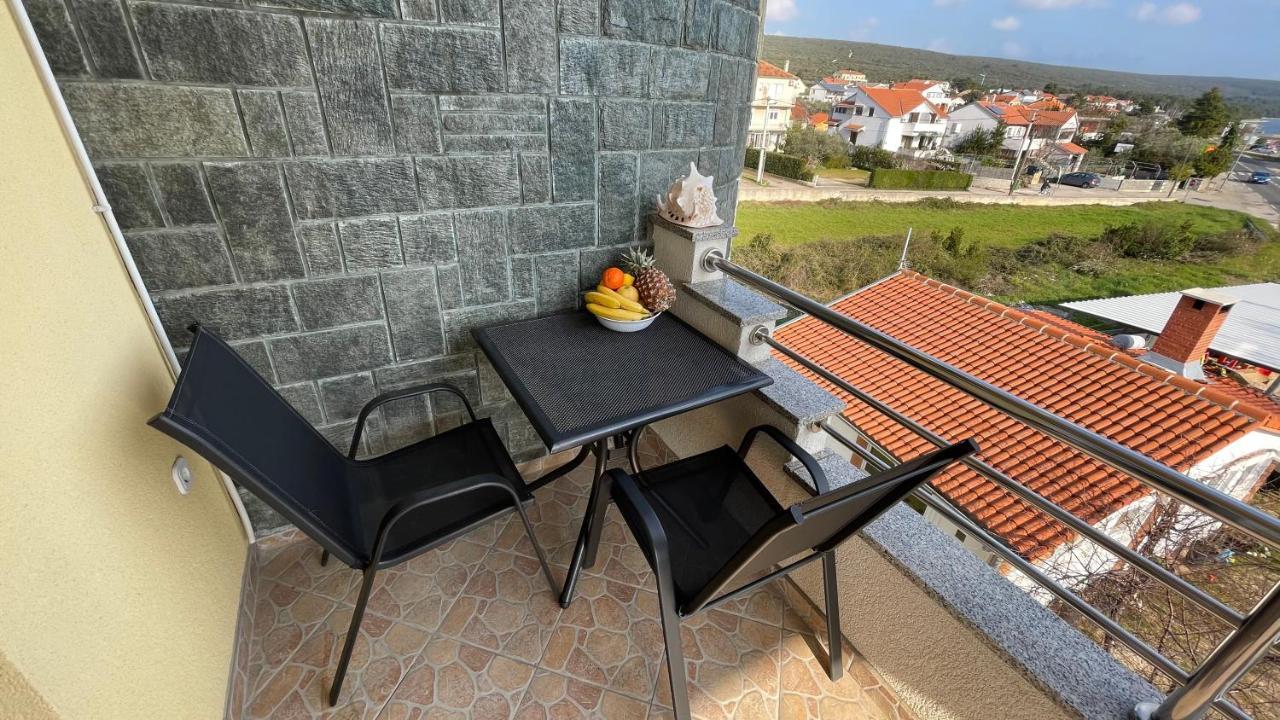 Apartments San Sukošan Екстериор снимка