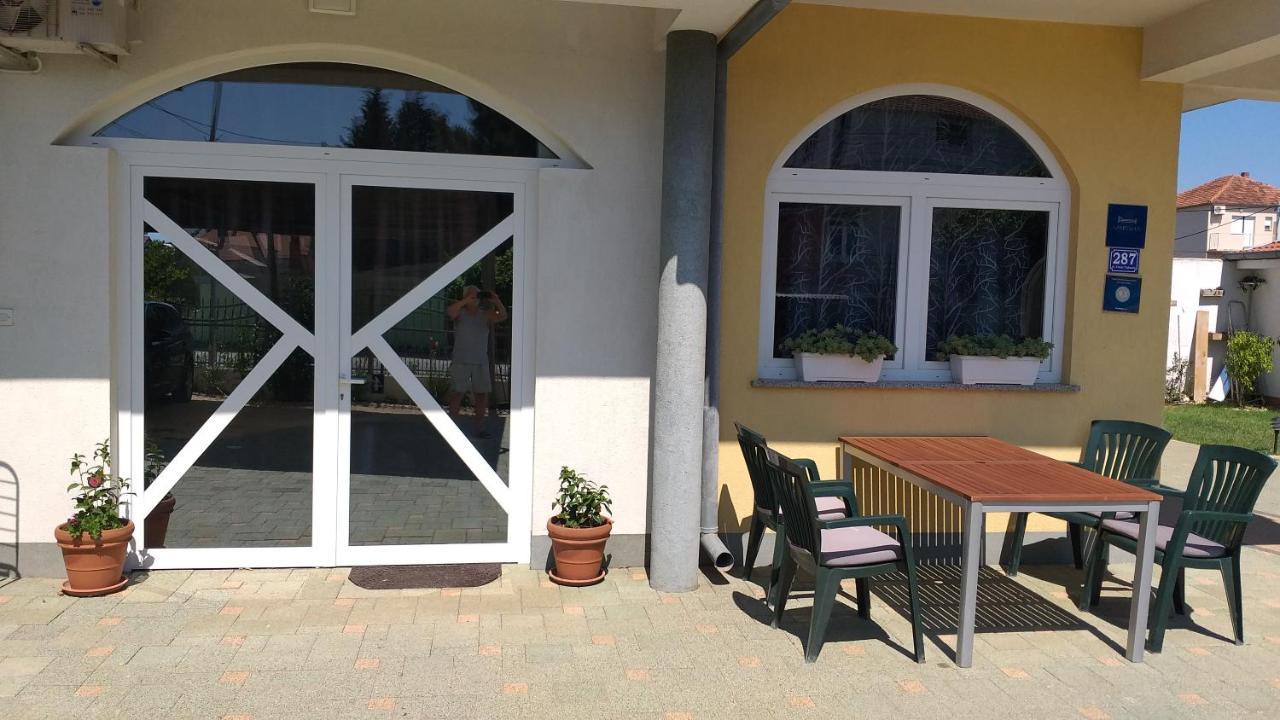 Apartments San Sukošan Екстериор снимка