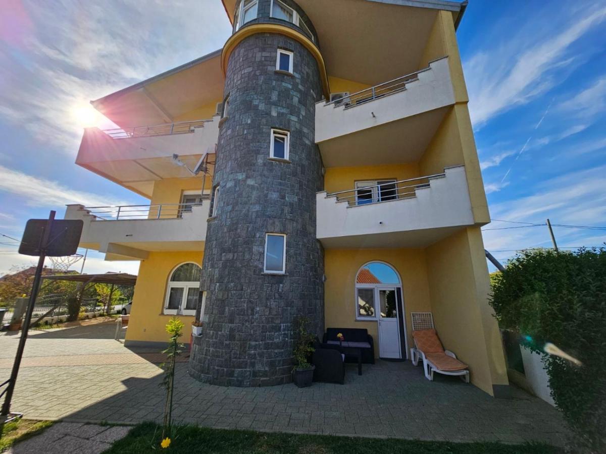 Apartments San Sukošan Екстериор снимка